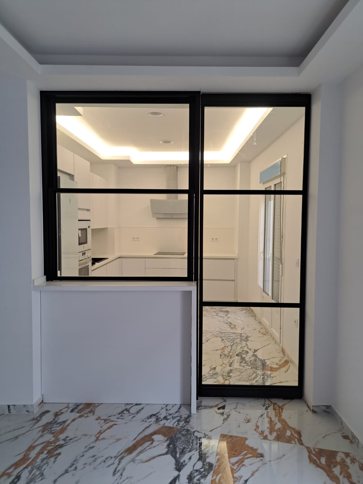 Ventanas correderas de PVC instaladas en Málaga. Amplia gama de colores y texturas para el hogar